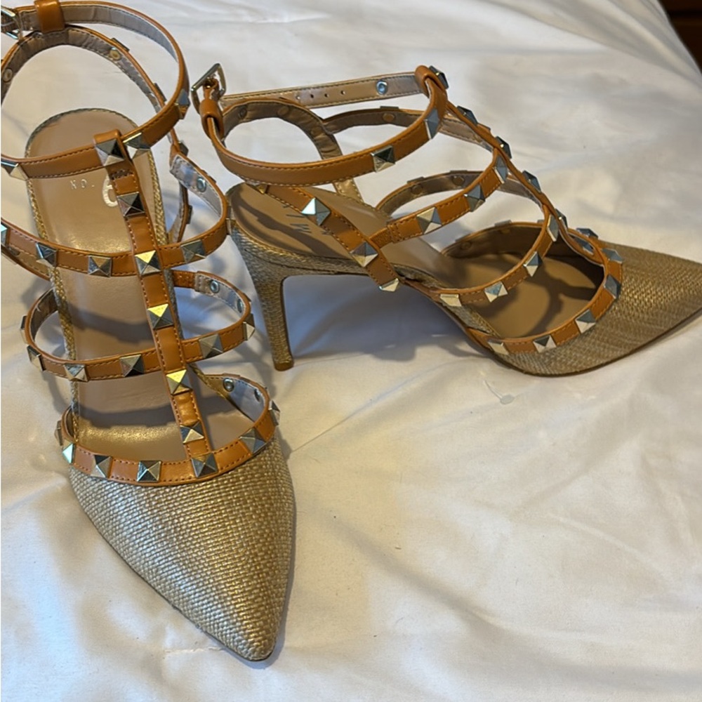 Classy Pumps - image 6